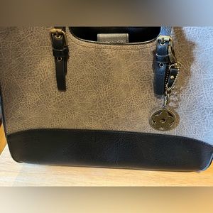 NOATD 8831638 black & brown handbag w/cute flower emblem H=10 in W=14 1/2